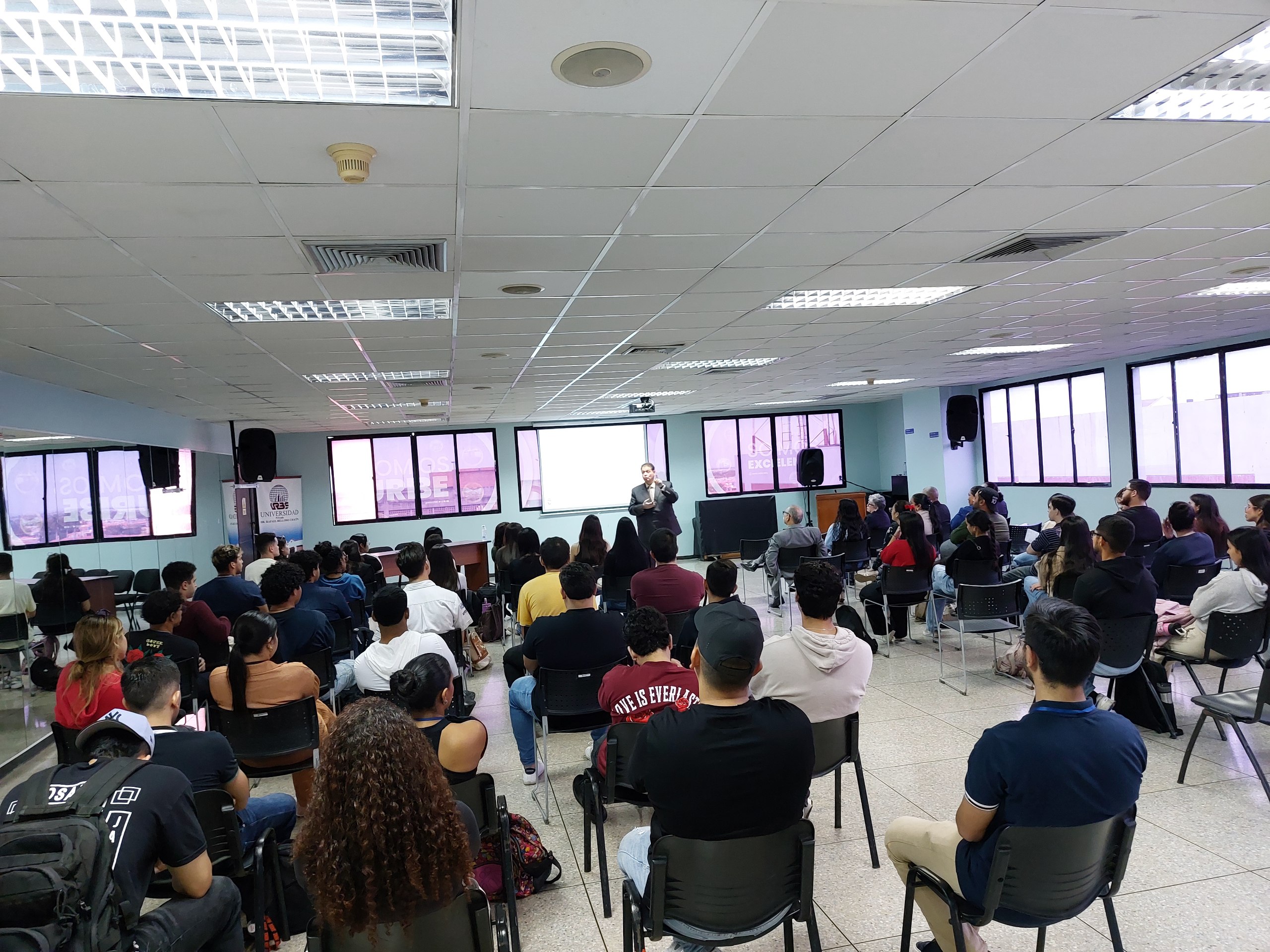 URBE impulsa la formación en auditoría forense para estudiantes de Contaduría Pública