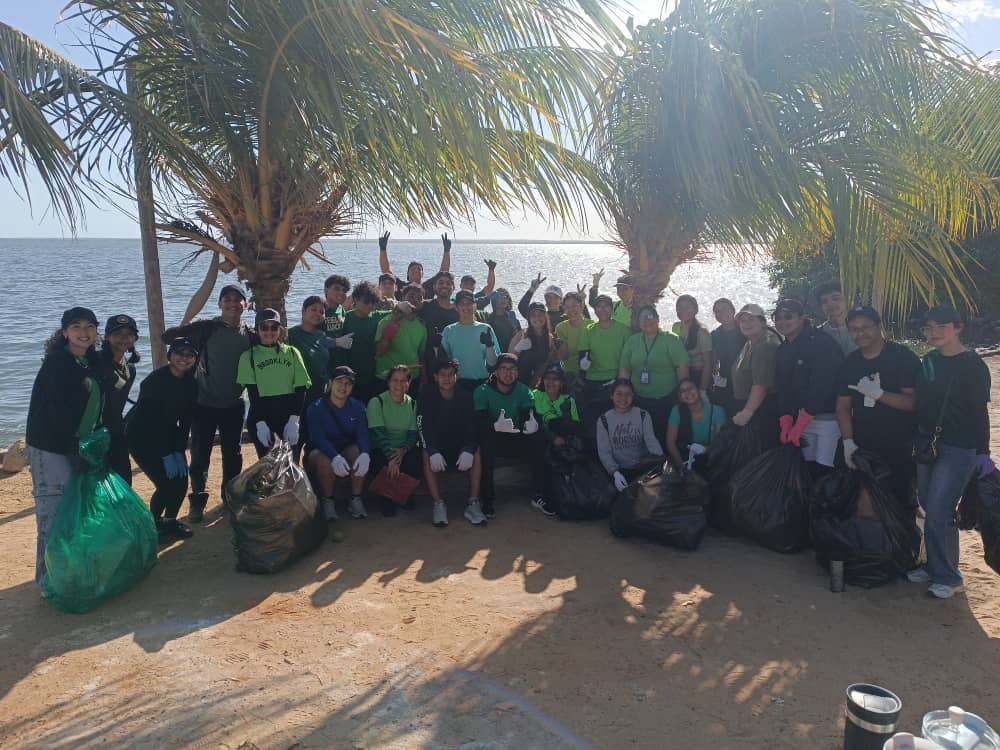 URBE participa en jornada de recolección de plástico en el borde costero del Lago de Maracaibo